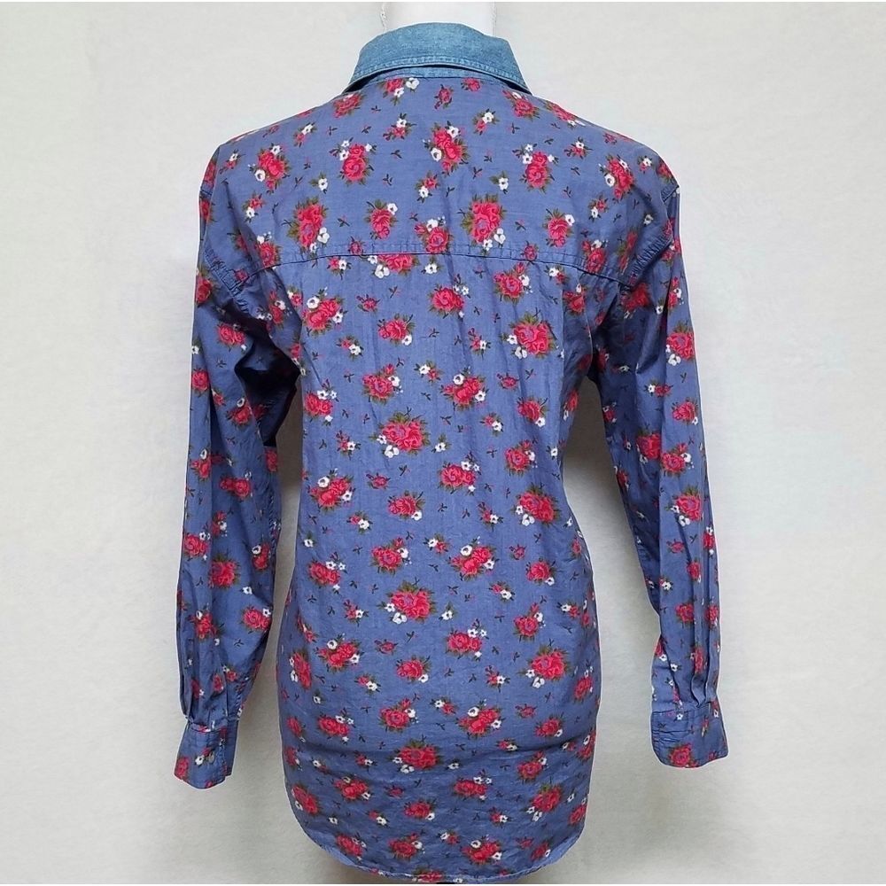 VINTAGE Chic Red Rose Chambray Button Up Blouse - Picture 10 of 13